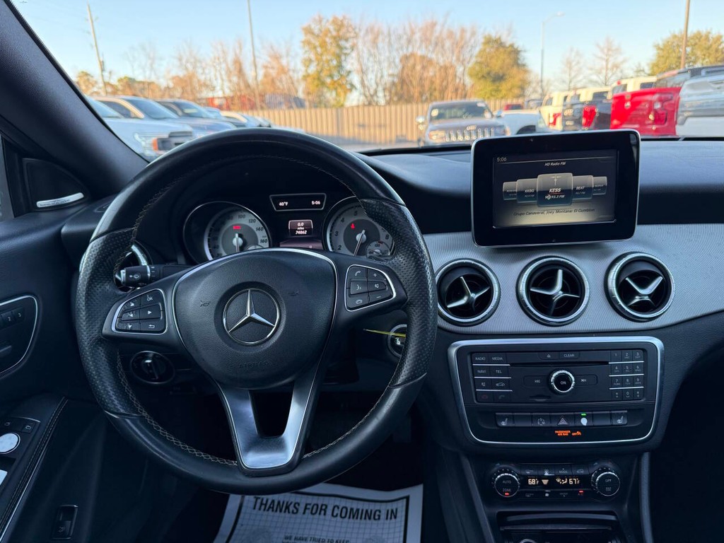 Mercedes-Benz CLA-Class Vehicle Full-screen Gallery Image 25