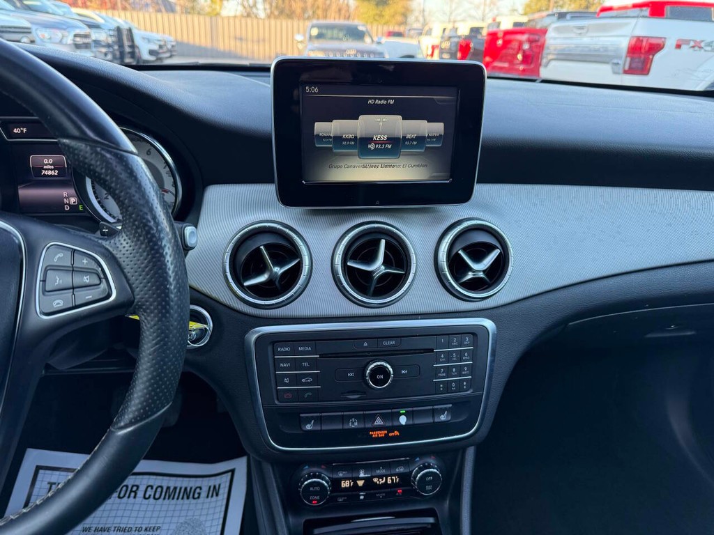 Mercedes-Benz CLA-Class Vehicle Full-screen Gallery Image 28