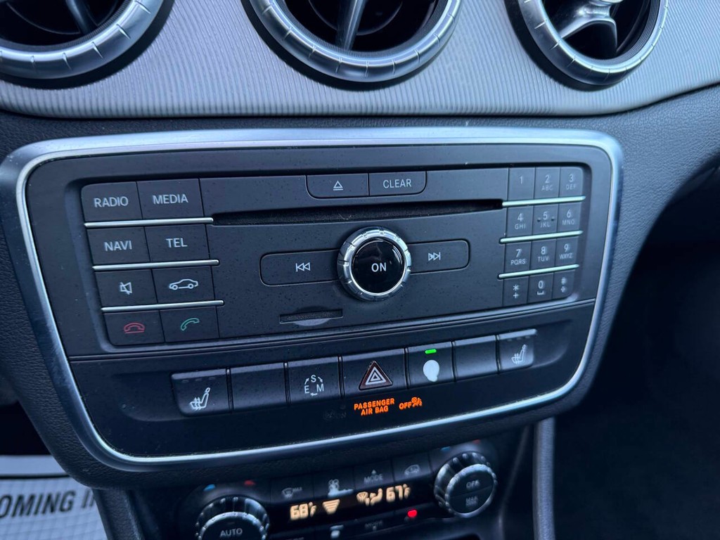 Mercedes-Benz CLA-Class Vehicle Full-screen Gallery Image 31