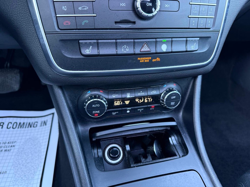 Mercedes-Benz CLA-Class Vehicle Full-screen Gallery Image 32