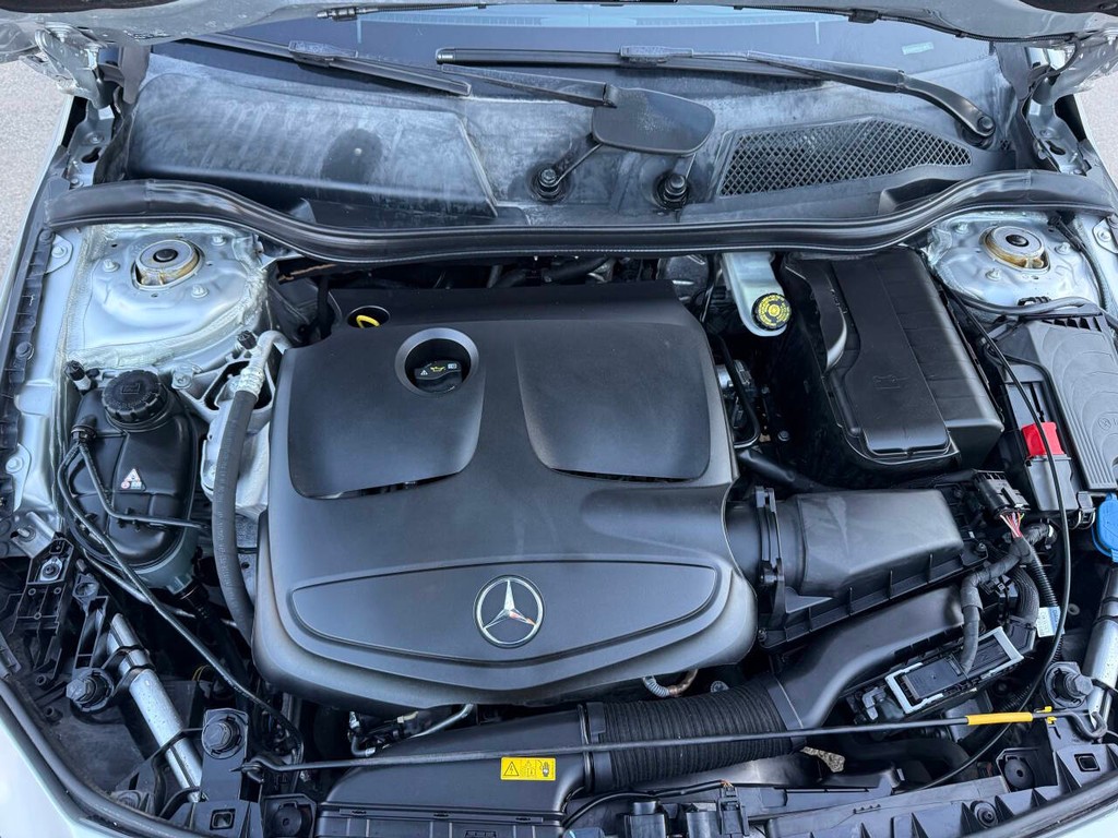 Mercedes-Benz CLA-Class Vehicle Full-screen Gallery Image 39