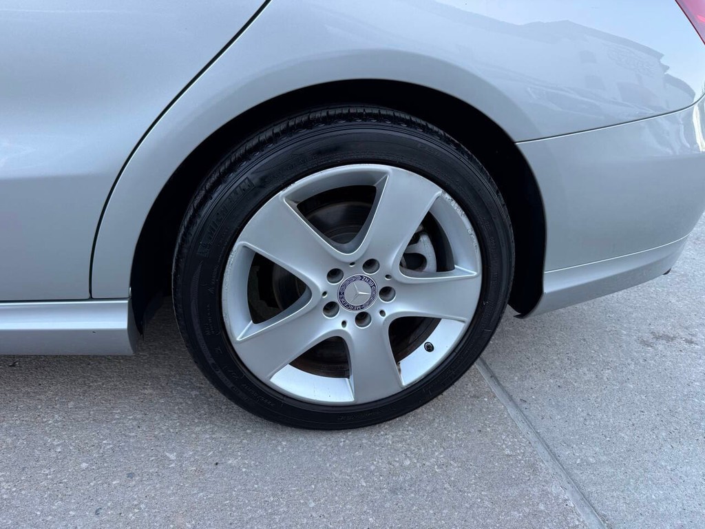 Mercedes-Benz CLA-Class Vehicle Full-screen Gallery Image 40