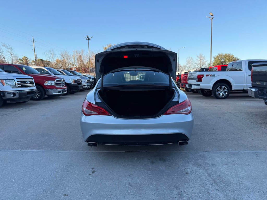 Mercedes-Benz CLA-Class Vehicle Full-screen Gallery Image 41