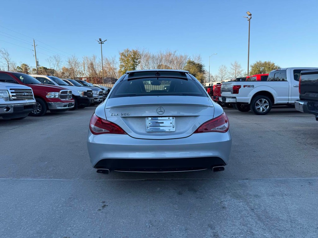 Mercedes-Benz CLA-Class Vehicle Full-screen Gallery Image 42