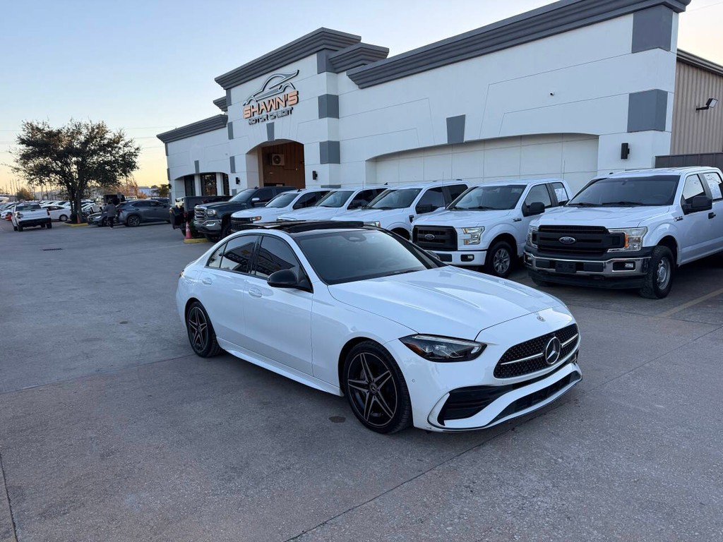 Mercedes-Benz C-Class Vehicle Full-screen Gallery Image 02