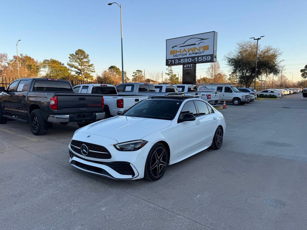 Mercedes-Benz C-Class Vehicle Full-screen Gallery Image 03
