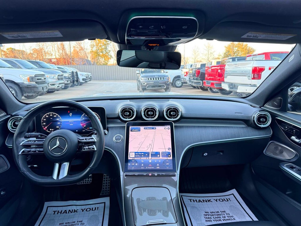 Mercedes-Benz C-Class Vehicle Full-screen Gallery Image 17