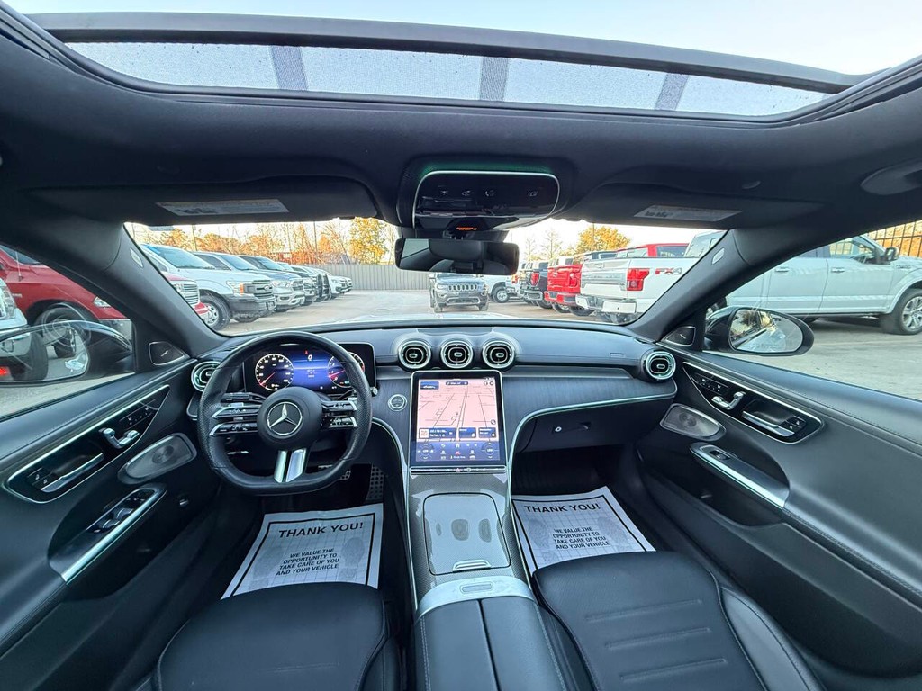 Mercedes-Benz C-Class Vehicle Full-screen Gallery Image 18