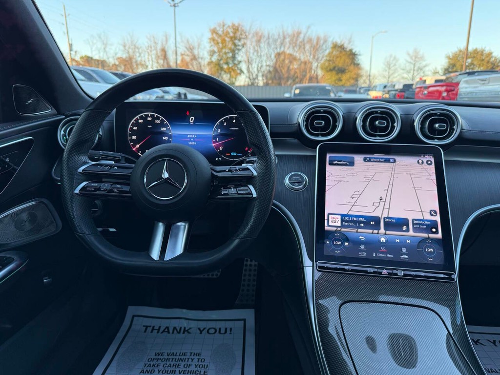 Mercedes-Benz C-Class Vehicle Full-screen Gallery Image 21