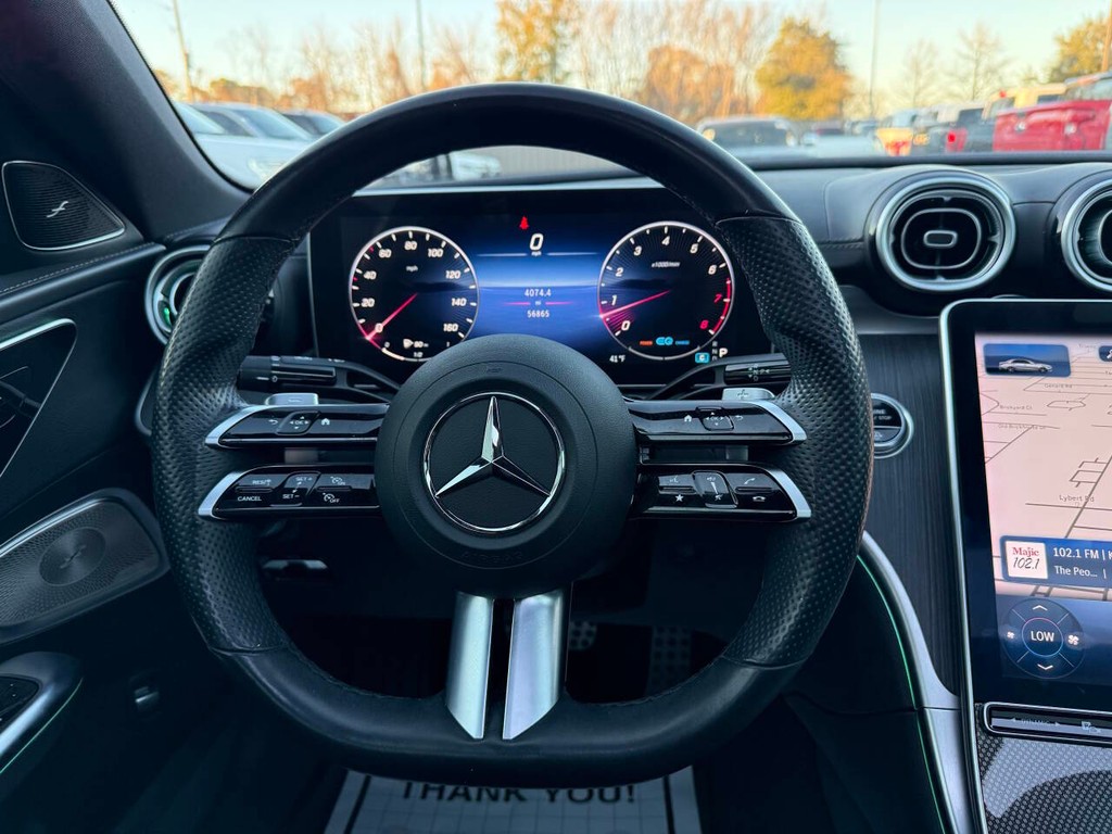 Mercedes-Benz C-Class Vehicle Full-screen Gallery Image 22