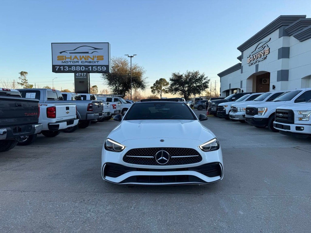 Mercedes-Benz C-Class Vehicle Full-screen Gallery Image 40
