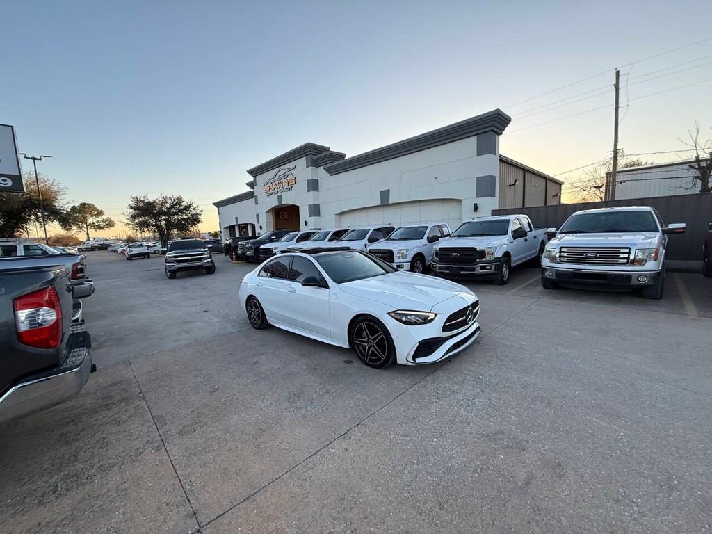 Mercedes-Benz C-Class Vehicle Full-screen Gallery Image 43