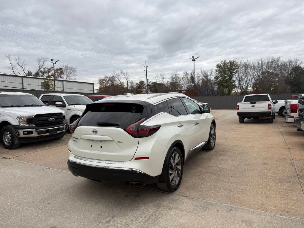 Nissan Murano Vehicle Full-screen Gallery Image 05