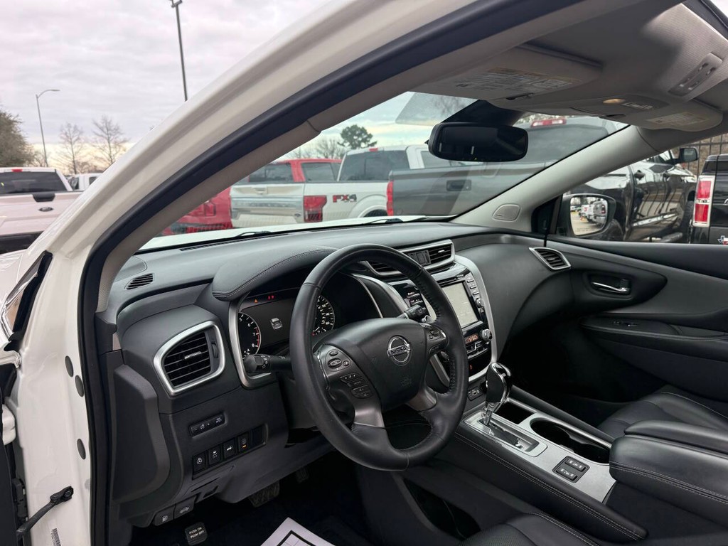 Nissan Murano Vehicle Full-screen Gallery Image 06