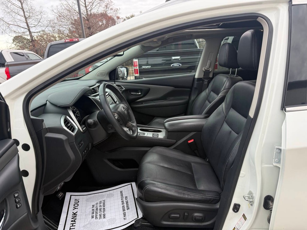 Nissan Murano Vehicle Full-screen Gallery Image 07