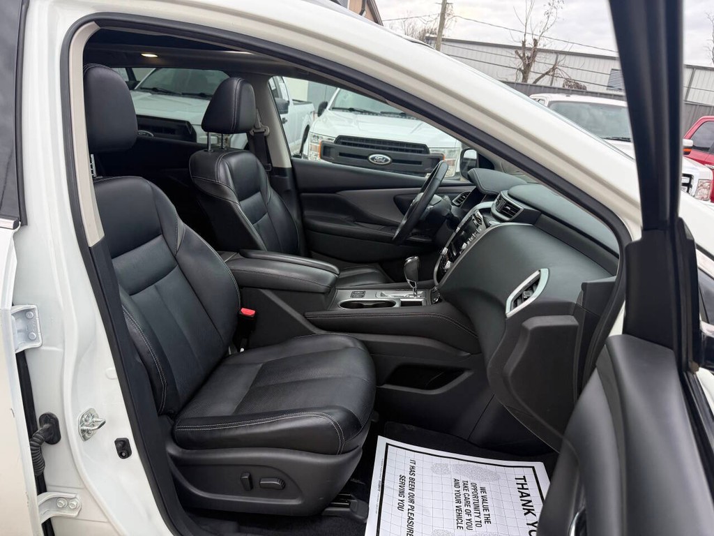 Nissan Murano Vehicle Full-screen Gallery Image 10