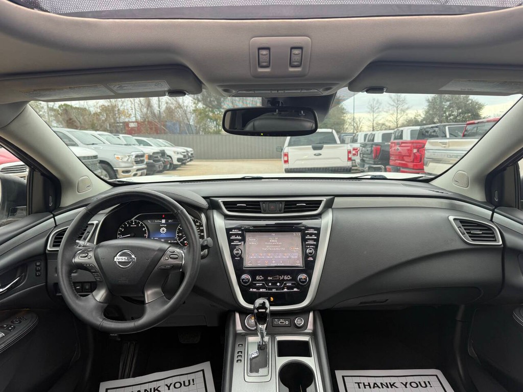 Nissan Murano Vehicle Full-screen Gallery Image 17