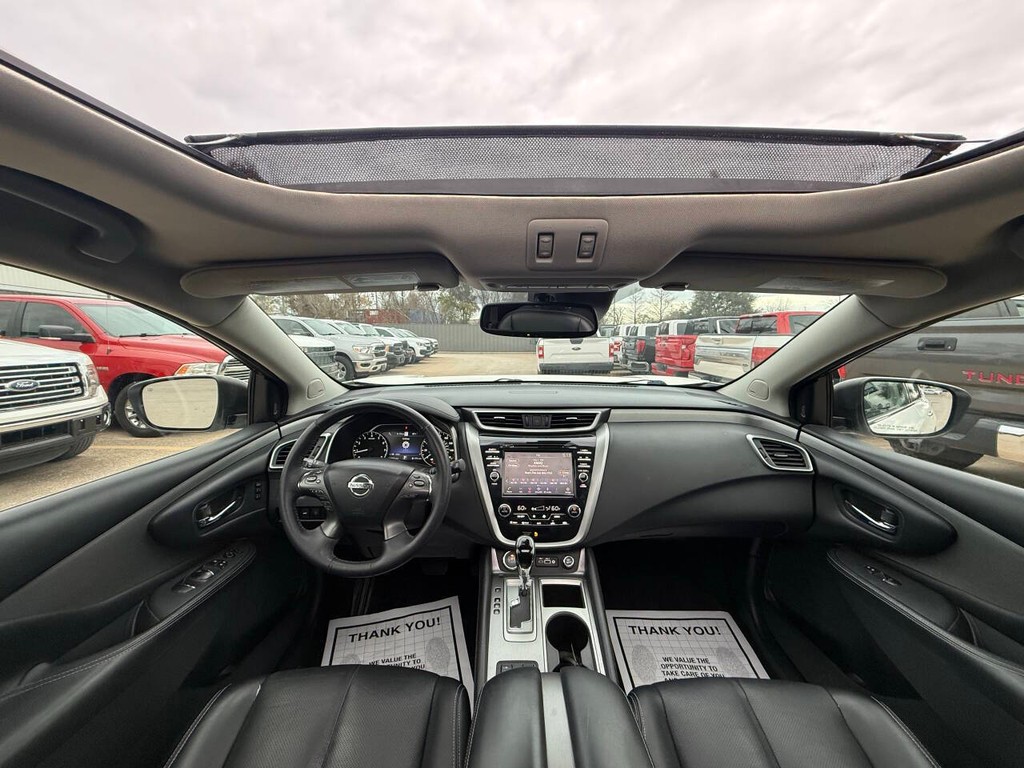 Nissan Murano Vehicle Full-screen Gallery Image 18