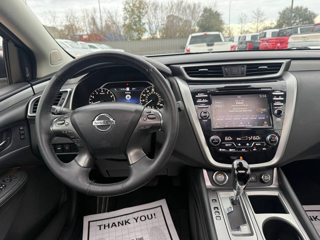 Nissan Murano Vehicle Full-screen Gallery Image 21