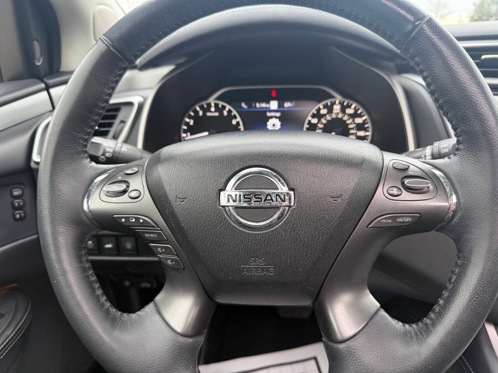 Nissan Murano Vehicle Full-screen Gallery Image 23