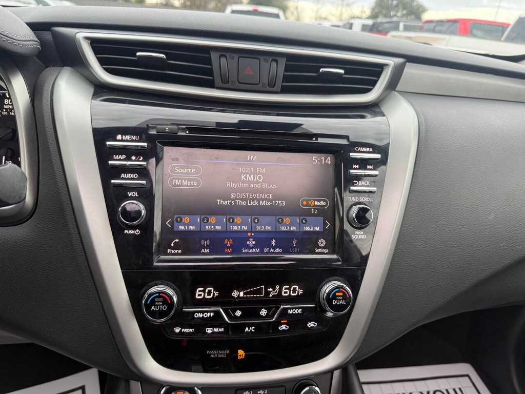 Nissan Murano Vehicle Full-screen Gallery Image 24