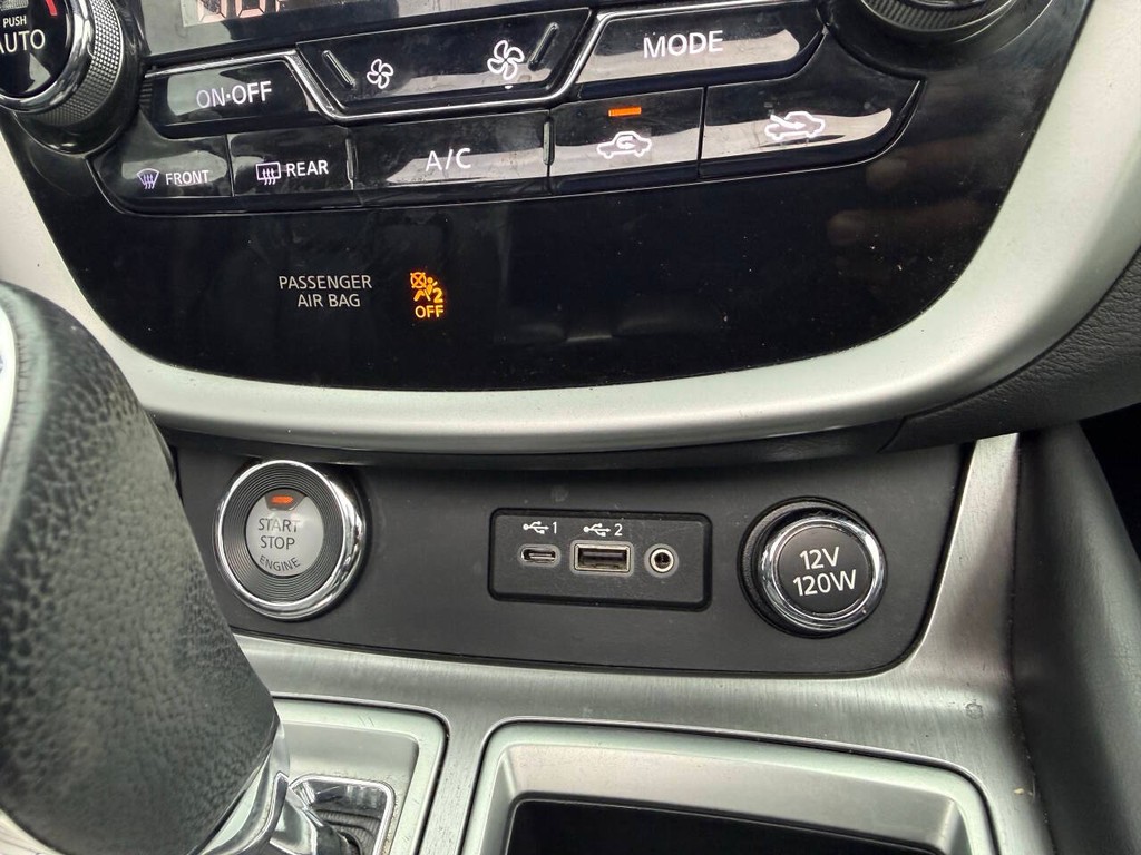 Nissan Murano Vehicle Full-screen Gallery Image 28