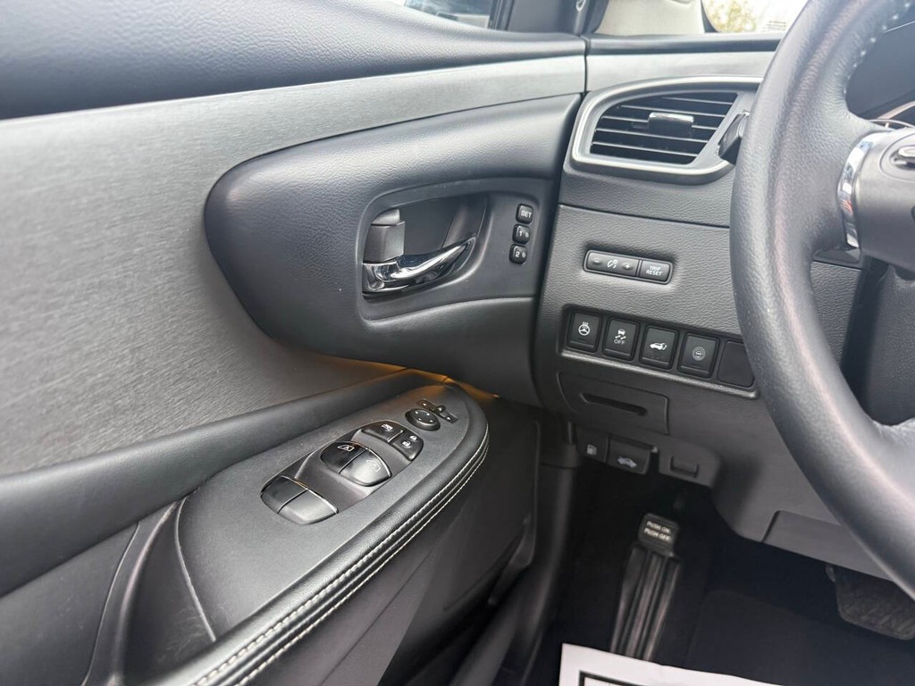 Nissan Murano Vehicle Full-screen Gallery Image 30