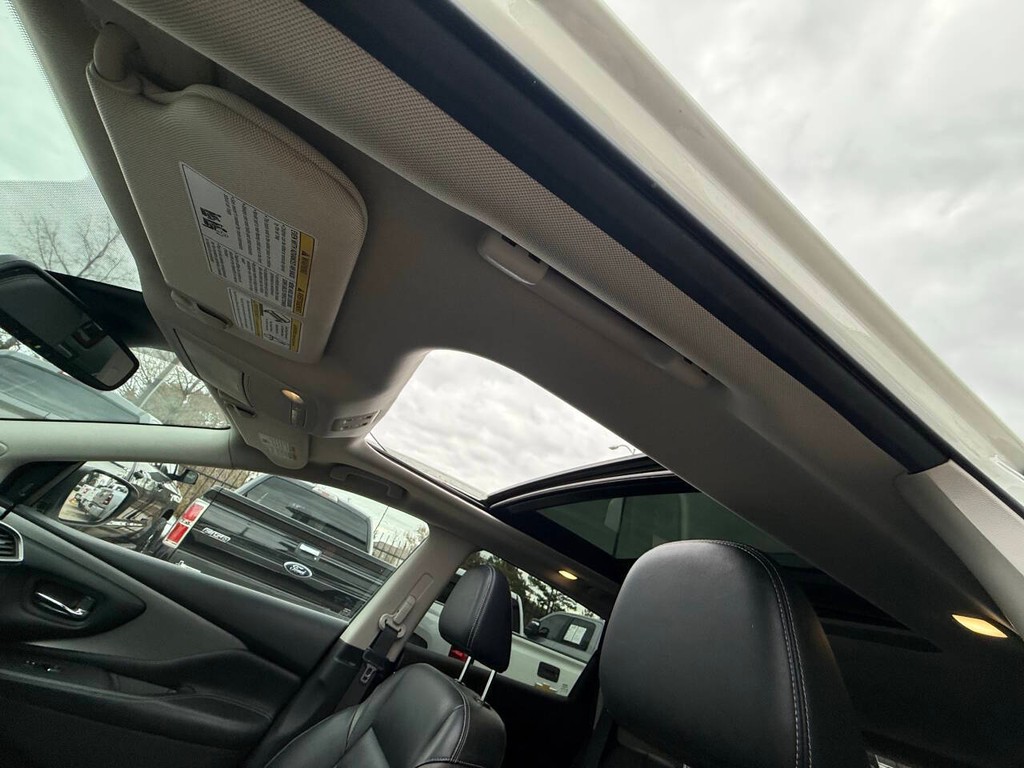 Nissan Murano Vehicle Full-screen Gallery Image 31