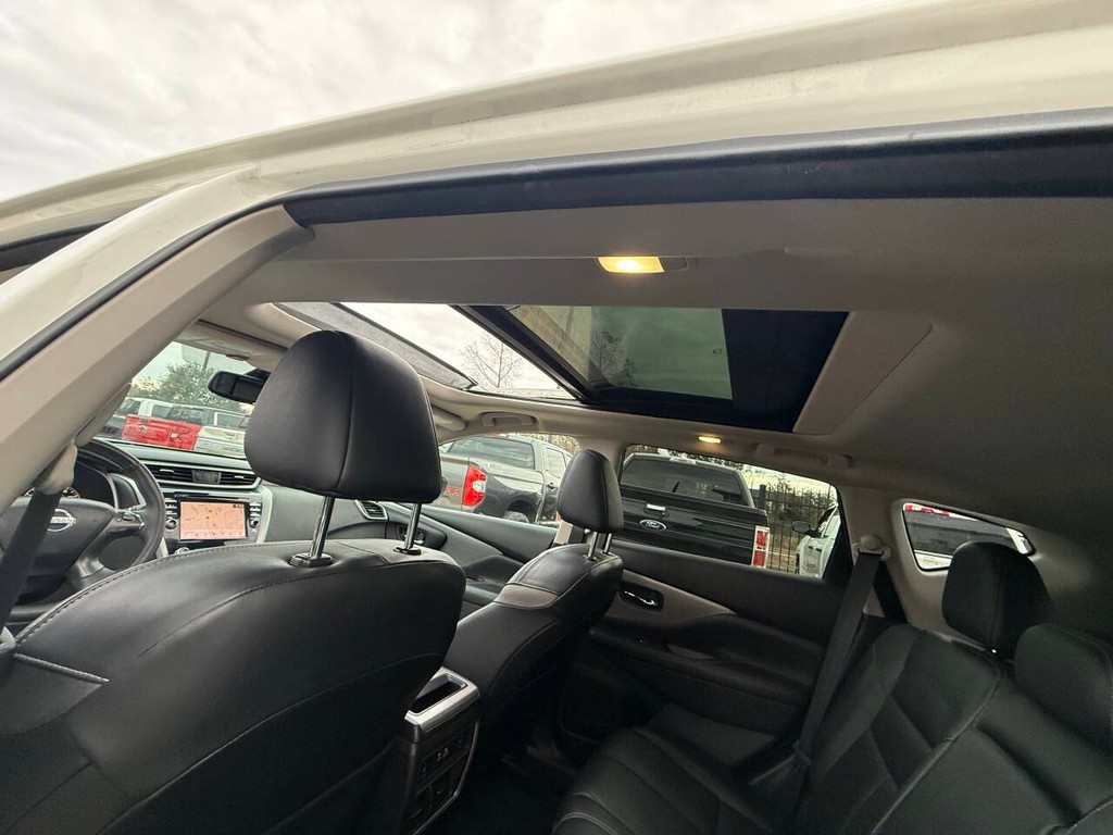 Nissan Murano Vehicle Full-screen Gallery Image 32