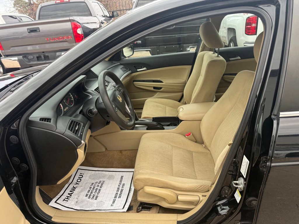 Honda Accord Sedan Vehicle Full-screen Gallery Image 07