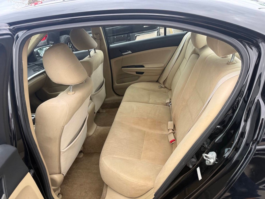 Honda Accord Sedan Vehicle Full-screen Gallery Image 12