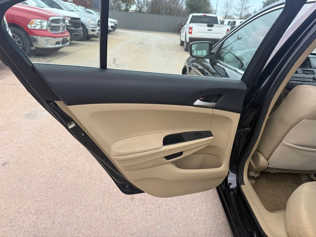 Honda Accord Sedan Vehicle Full-screen Gallery Image 13