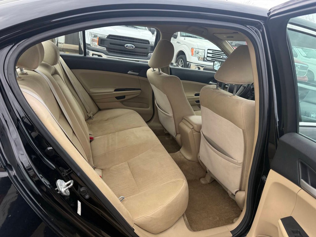 Honda Accord Sedan Vehicle Full-screen Gallery Image 14