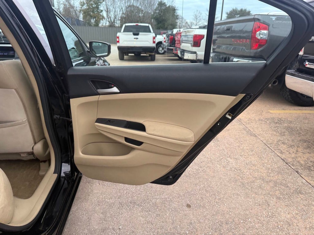 Honda Accord Sedan Vehicle Full-screen Gallery Image 15