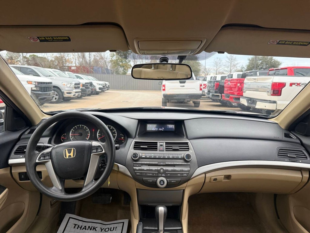 Honda Accord Sedan Vehicle Full-screen Gallery Image 16