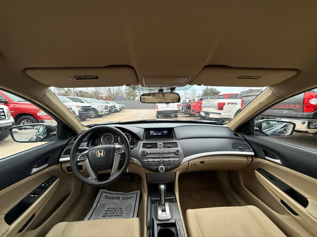 Honda Accord Sedan Vehicle Full-screen Gallery Image 17