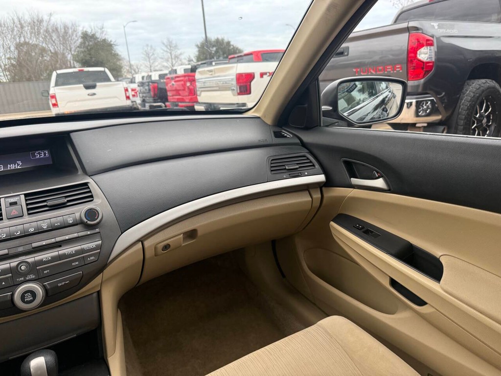 Honda Accord Sedan Vehicle Full-screen Gallery Image 20