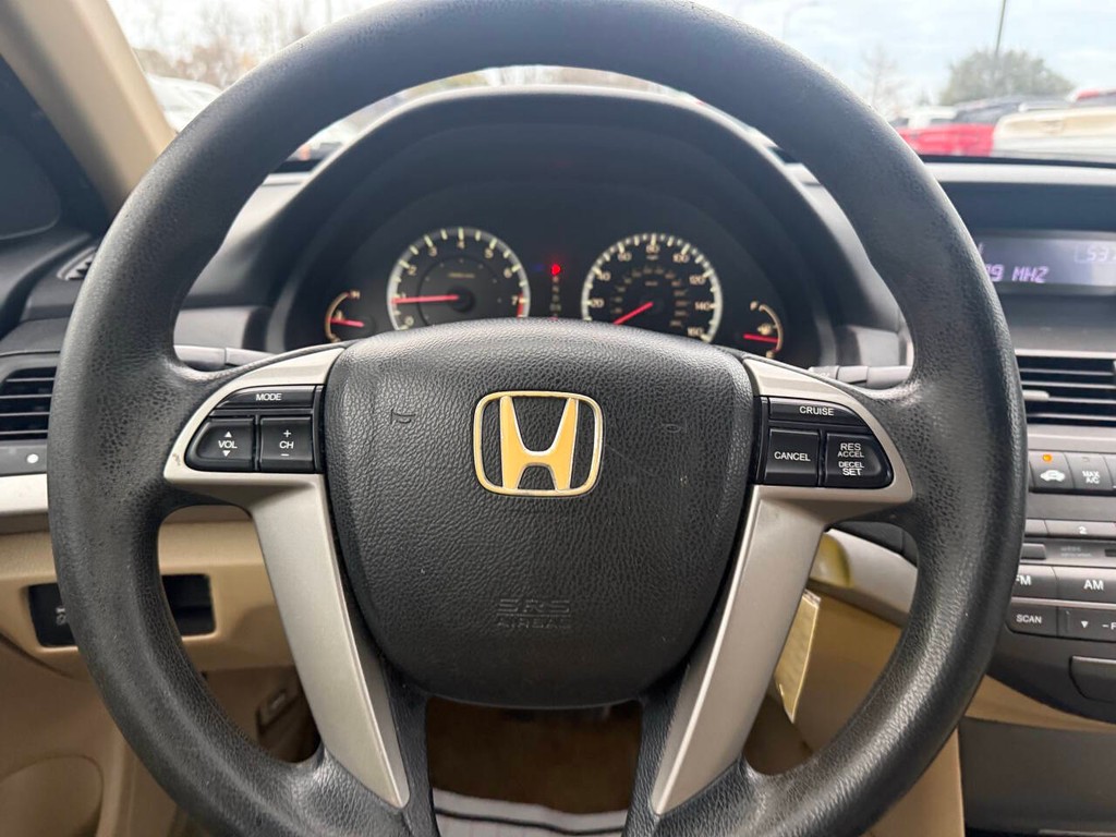 Honda Accord Sedan Vehicle Full-screen Gallery Image 23