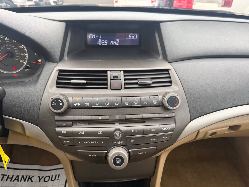 Honda Accord Sedan Vehicle Full-screen Gallery Image 24