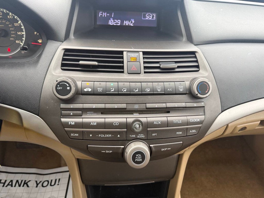 Honda Accord Sedan Vehicle Full-screen Gallery Image 25