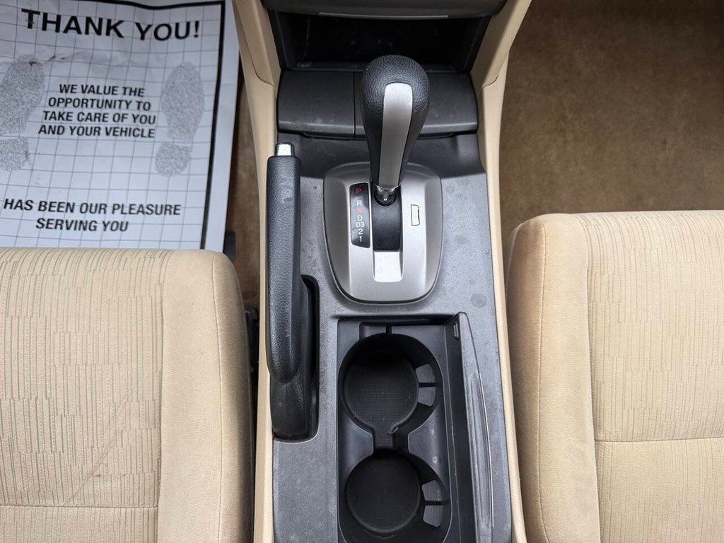 Honda Accord Sedan Vehicle Full-screen Gallery Image 27