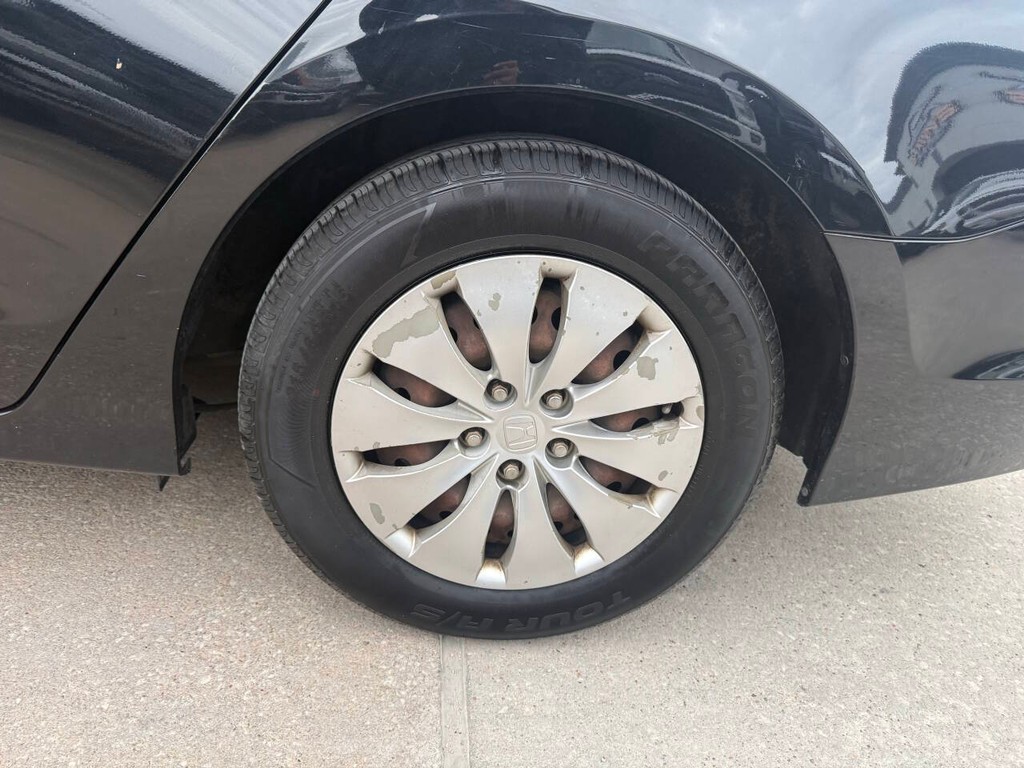 Honda Accord Sedan Vehicle Full-screen Gallery Image 33