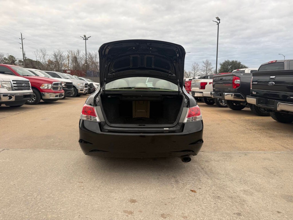 Honda Accord Sedan Vehicle Full-screen Gallery Image 34