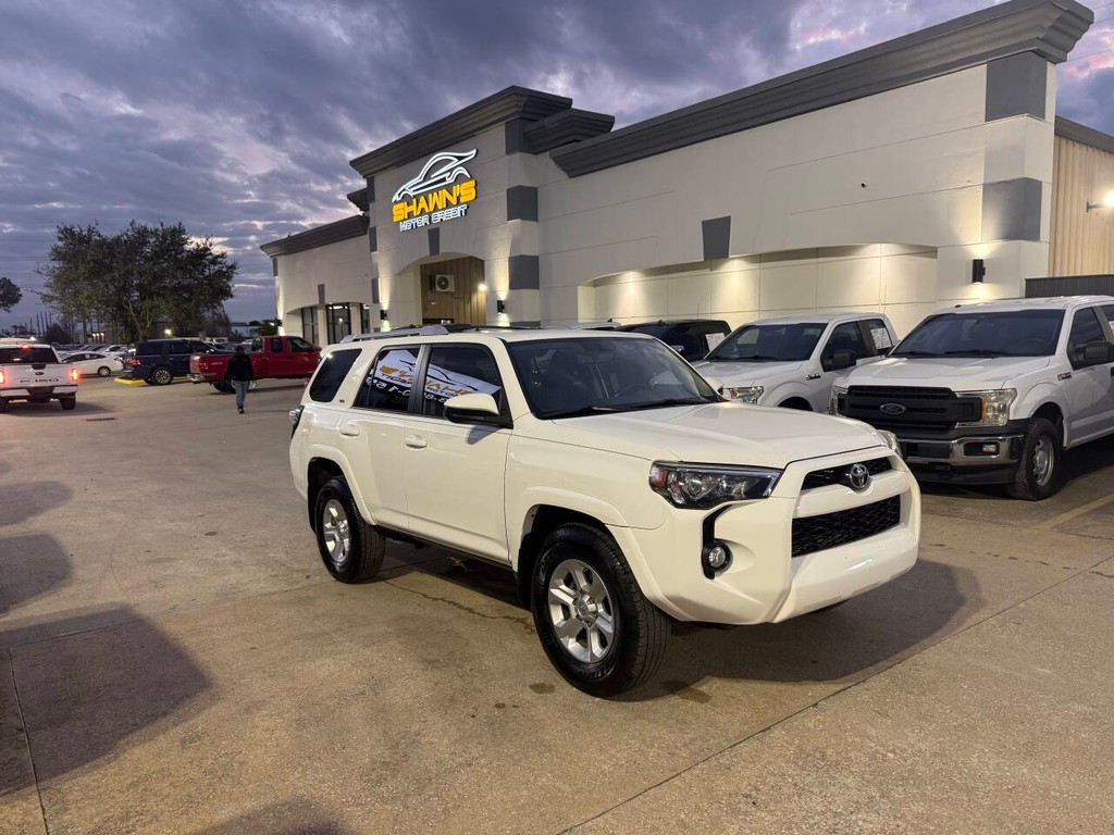 Toyota 4Runner Vehicle Full-screen Gallery Image 02