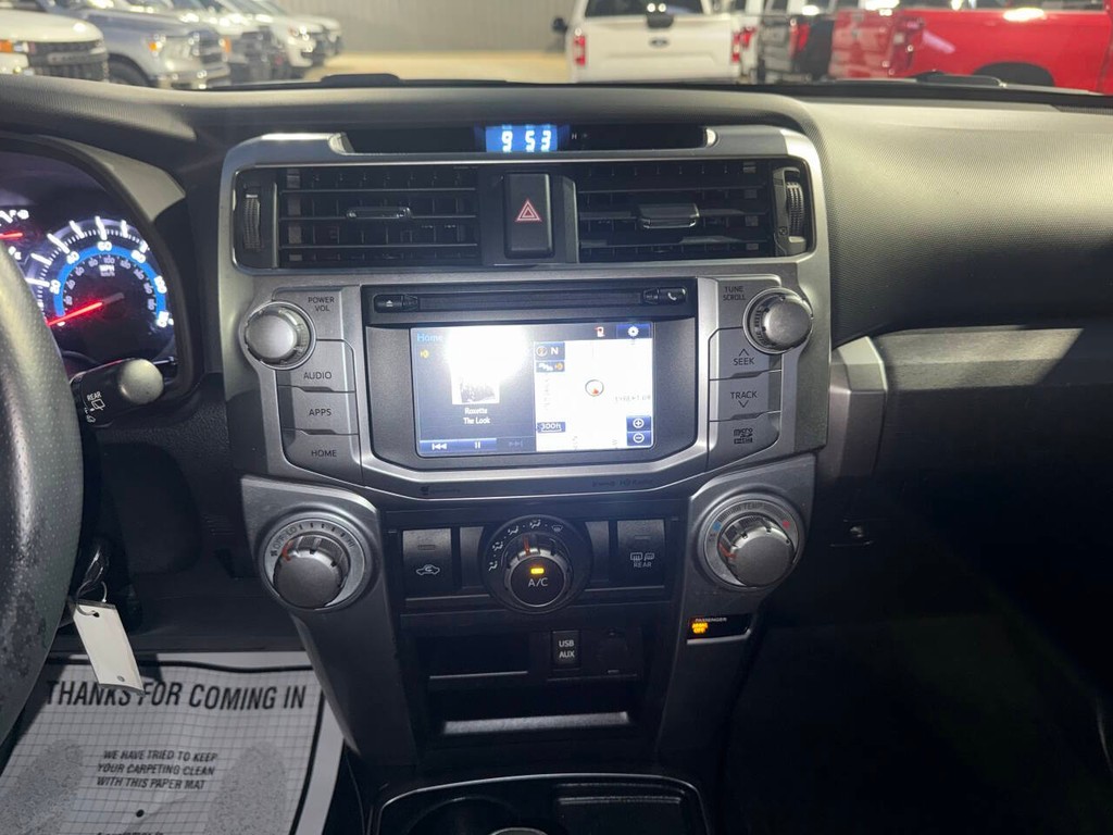 Toyota 4Runner Vehicle Full-screen Gallery Image 21