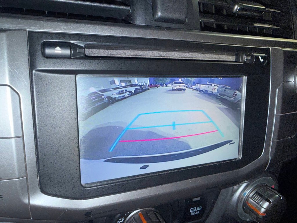 Toyota 4Runner Vehicle Full-screen Gallery Image 22