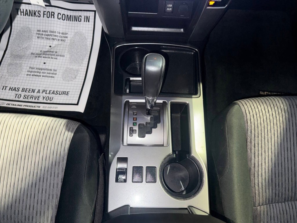 Toyota 4Runner Vehicle Full-screen Gallery Image 25