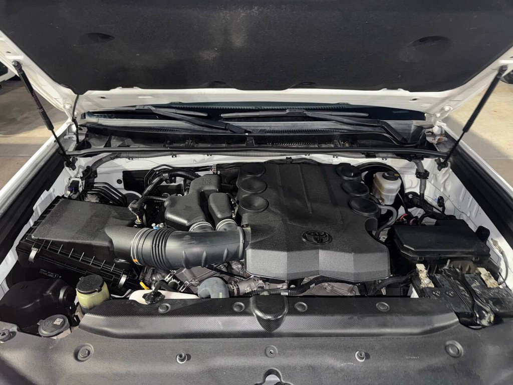 Toyota 4Runner Vehicle Full-screen Gallery Image 30