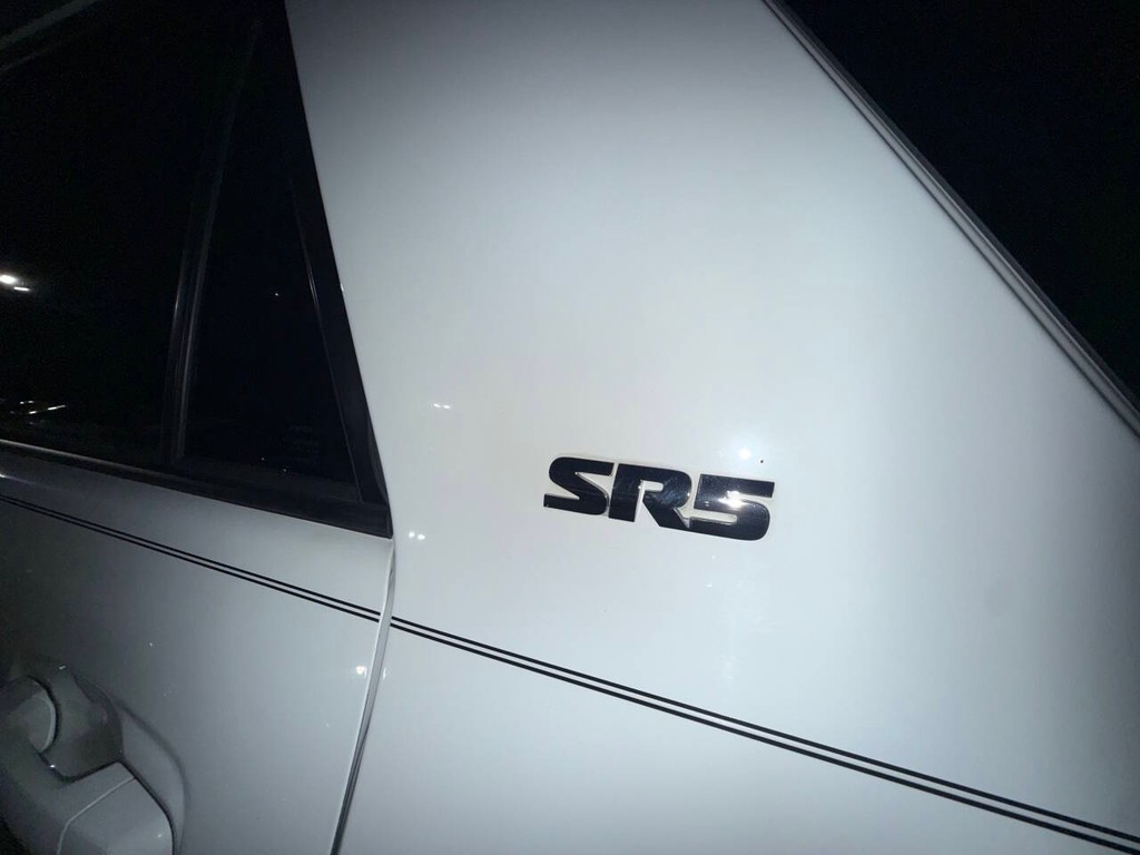 Toyota 4Runner Vehicle Full-screen Gallery Image 32