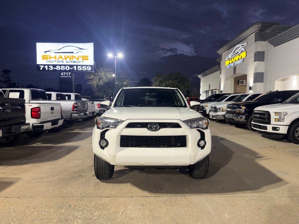 Toyota 4Runner Vehicle Full-screen Gallery Image 36